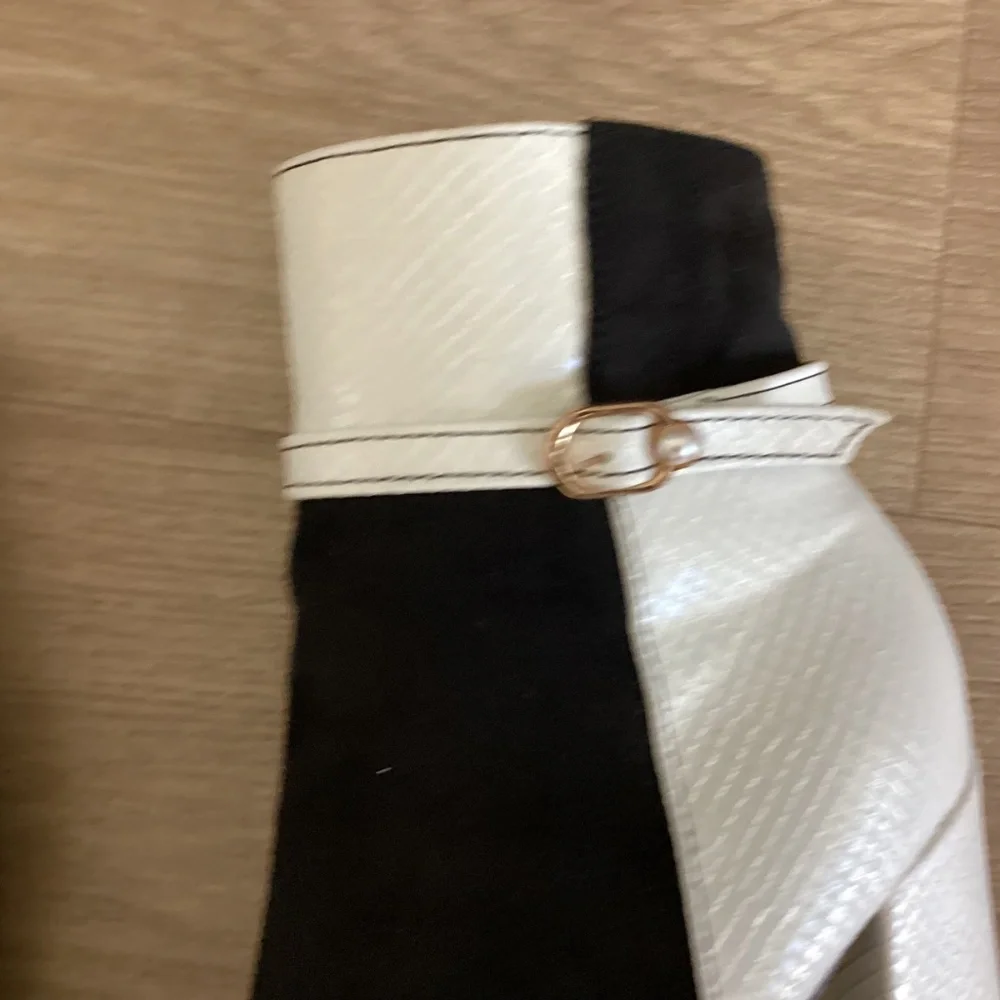 Women's Black and White Ankle Boots Pearl Embellishments Sz 6 Worn 1x